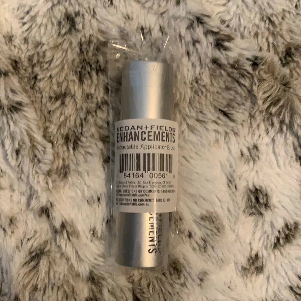 Rodan and Fields Retractable Applicator Brush